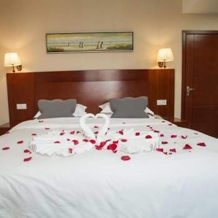 Chonpines Hotel Аншун Екстериор снимка
