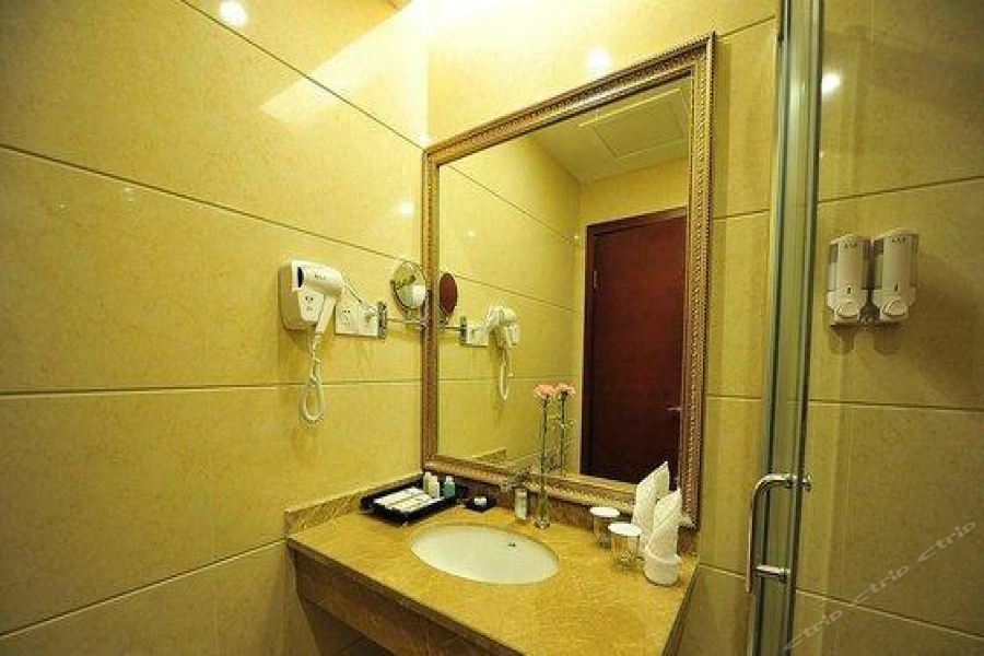 Chonpines Hotel Аншун Екстериор снимка
